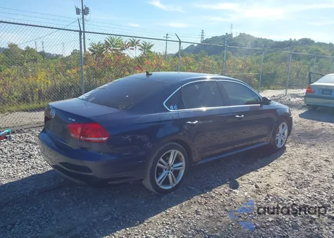 2014 Volkswagen Passat 1.8T Se z USA, uszkodzony, nr VIN 1VWBT7A30EC035240